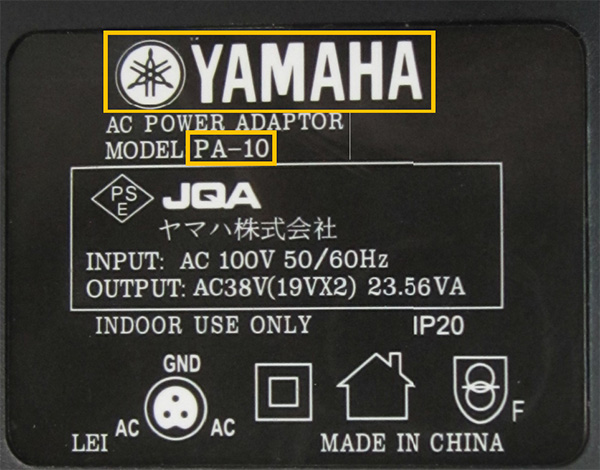 ACアダプターのラベルを確認する方法は、メーカー名が”YAMAHA”、MODEL名が”PA-10”であること